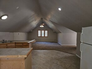 Building Photo - 311 E Robert St