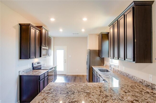 Building Photo - 280 Mount Vernon Way