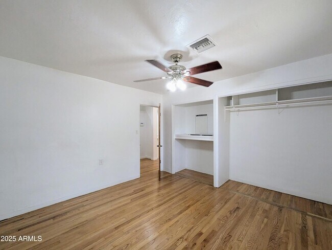 Building Photo - 2443 E Earll Dr