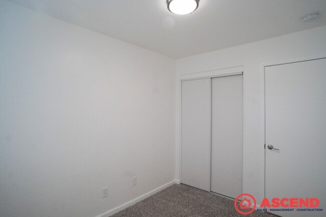 Building Photo - Beautiful Home Off Merle Haggard Dr!