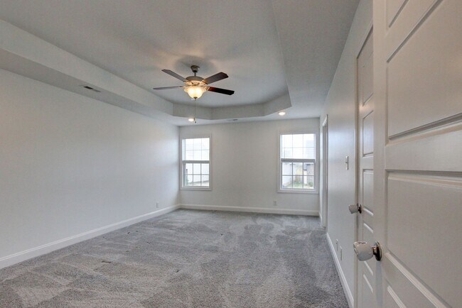 Building Photo - Fresh and so Clean Clean Close to Everything!