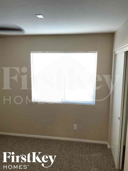 Building Photo - 4128 W Solar Dr