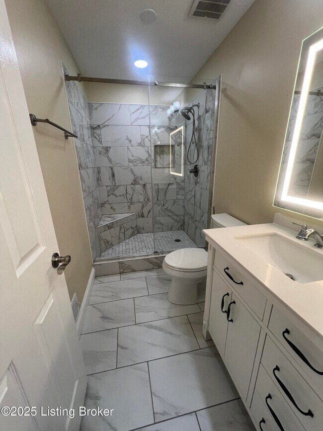 Building Photo - 4901 Hunters Point Cir