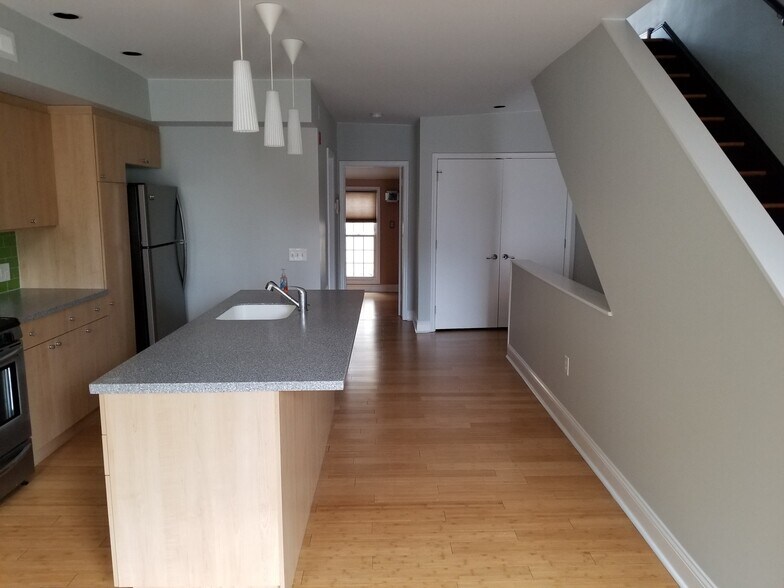 Primary Photo - 1525 South St