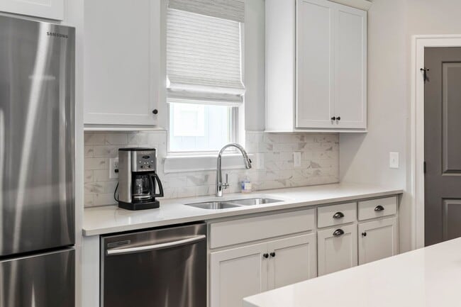 Building Photo - Spotless rental home in the highly sought-after McDaniels neighborhood in College Grove