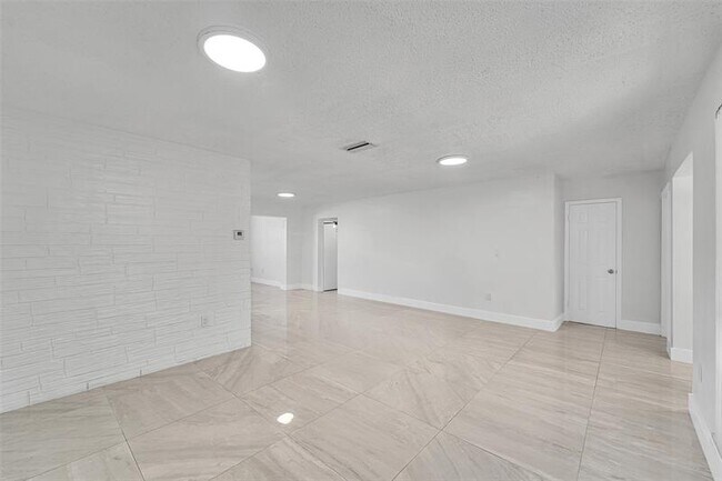 Building Photo - 7251 Grandview Blvd