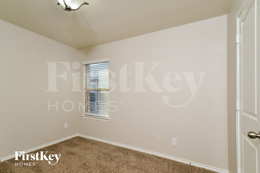 Building Photo - 1218 Meadow Creek Dr