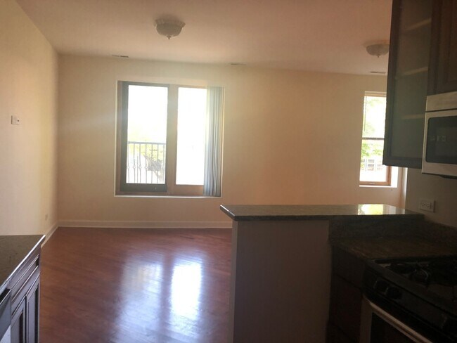 Building Photo - 1533 W Hollywood Ave