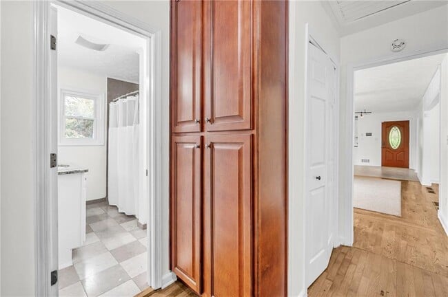 Building Photo - 318 Tyrone Rd