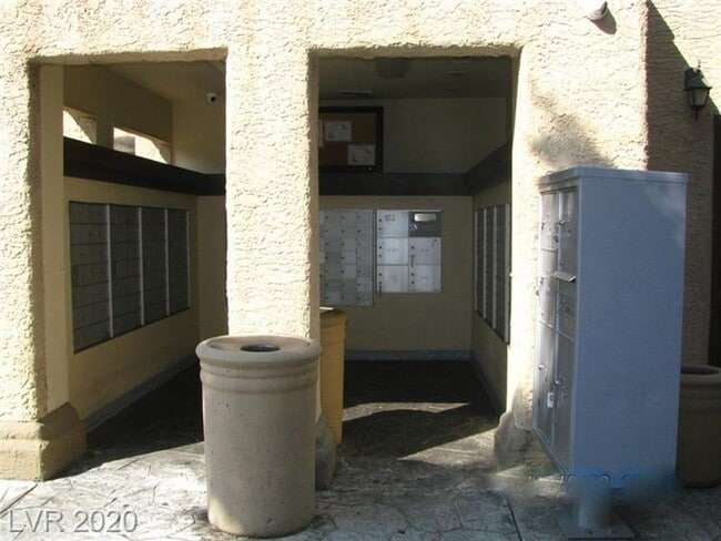 Building Photo - Spacious 2 bedroom Condo in Canyon Lake Community
