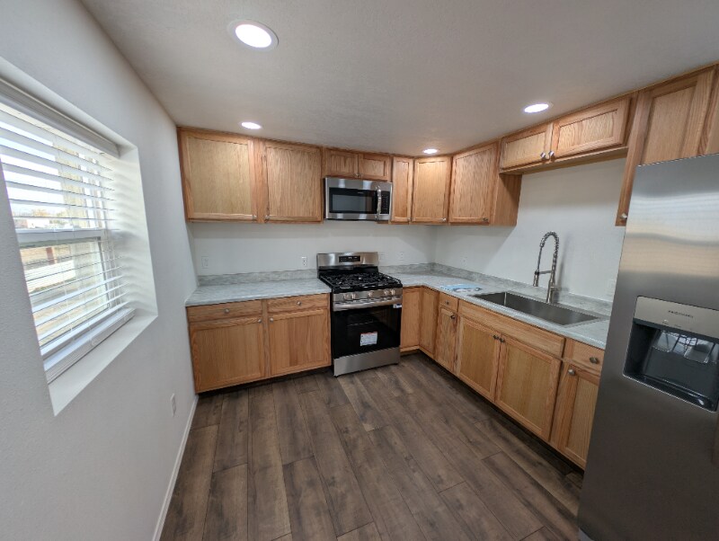 Building Photo - 164 Willow Rd NW