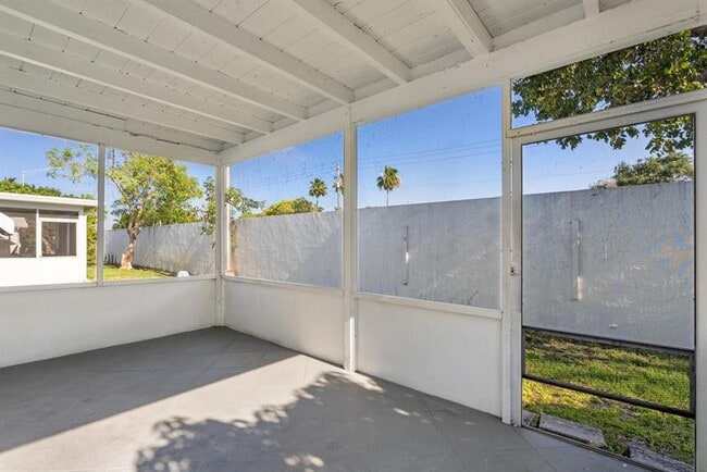 Building Photo - 240 NW 24th Ct