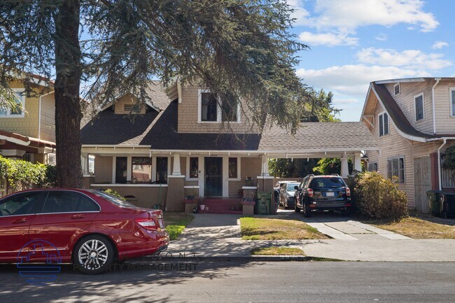 Building Photo - 1616 5th Ave