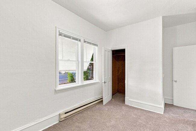 Building Photo - 527 W Shannon Ave