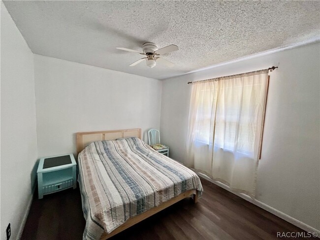 Building Photo - 801 N Country Club Dr