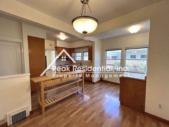 Building Photo - Charming East Sacramento 1bd/1ba - Must See!