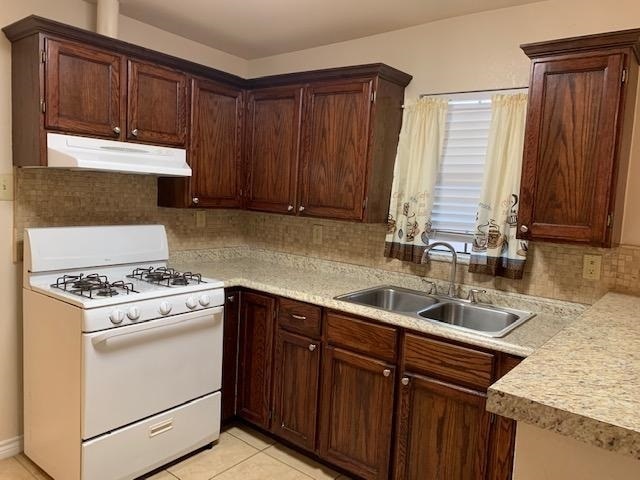 Building Photo - 319 W Travis St