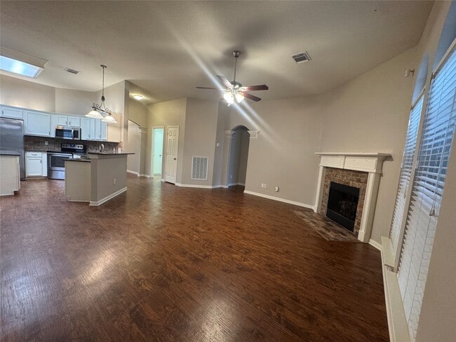 Building Photo - 711 W Clady Dr