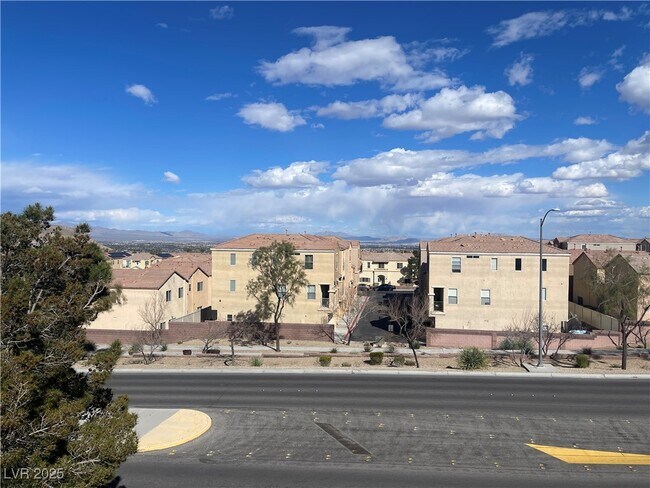 Building Photo - 3504 Desert Cliff St