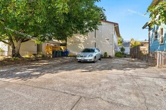 Building Photo - Renovated 2 bedroom townhouse in Piedmont