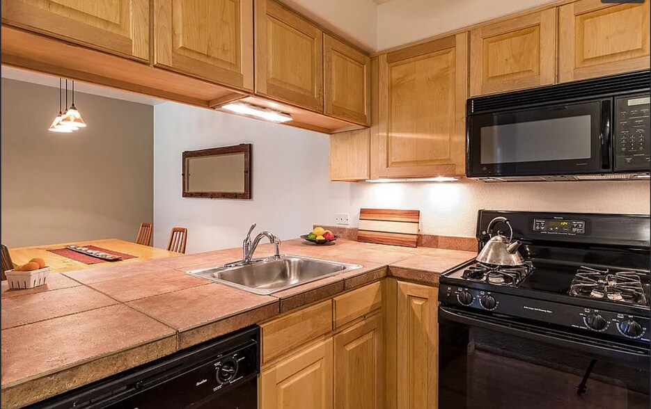 Building Photo - 1065 Laramie Blvd