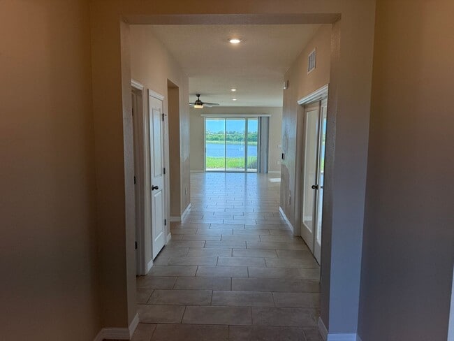 Building Photo - 3 Bedroom 2.5 Bath Single Family Home Promenade Estates