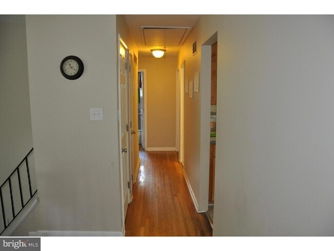 Building Photo - 924 Kenilworth Ave
