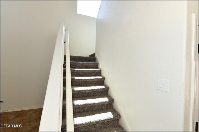Building Photo - 14309 S Cave Ave