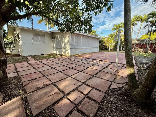 Building Photo - 8670 SW 28th St