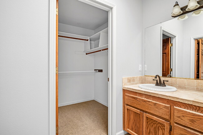 Building Photo - 2335 Benton Pl