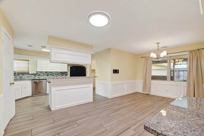 Building Photo - 13618 Jessica Ln