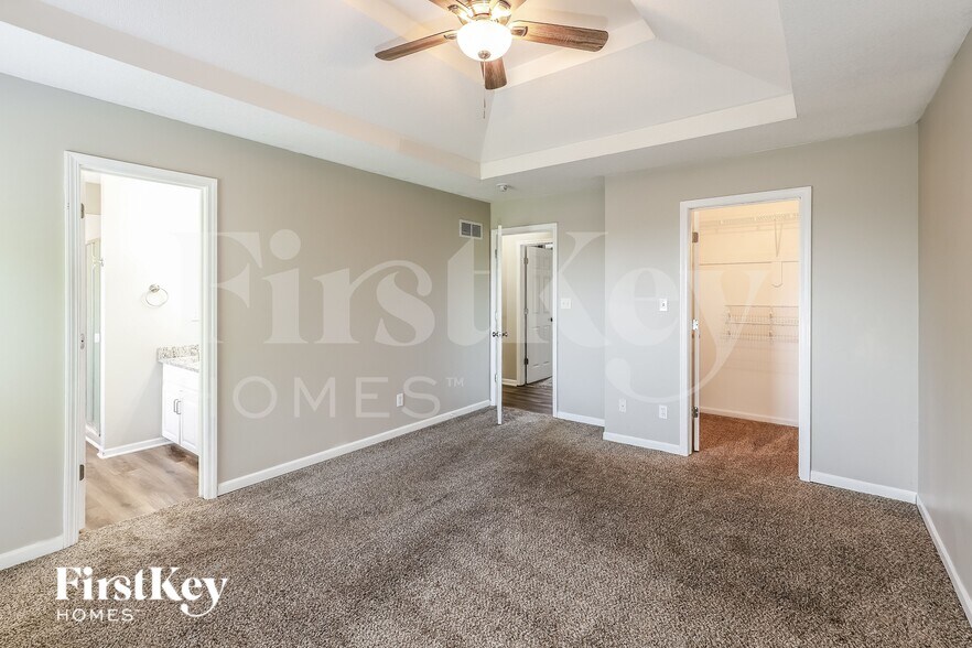Building Photo - 904 E Madelyn Dr