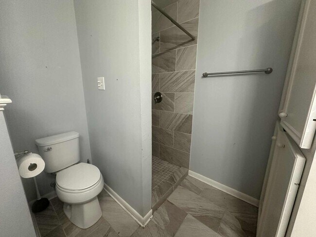 Building Photo - Cozy remodeled home