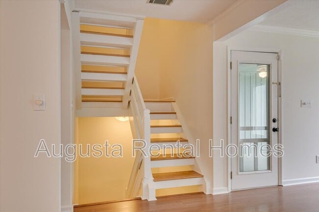 Building Photo - 106 Riverbend Dr