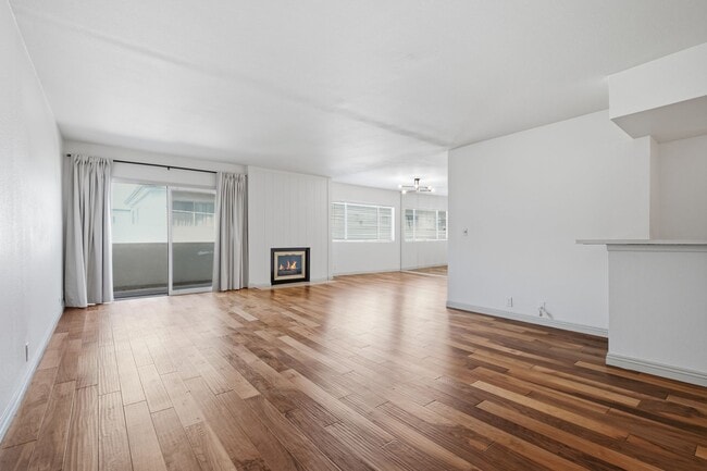 Building Photo - 853 S Le Doux Rd