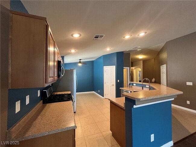 Building Photo - 5721 Bullhead St
