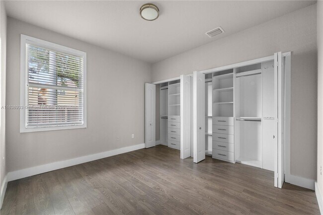 Building Photo - 8555 NW 111th Ct