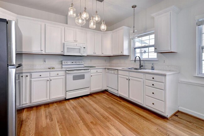 Building Photo - 8321 Barons Ct