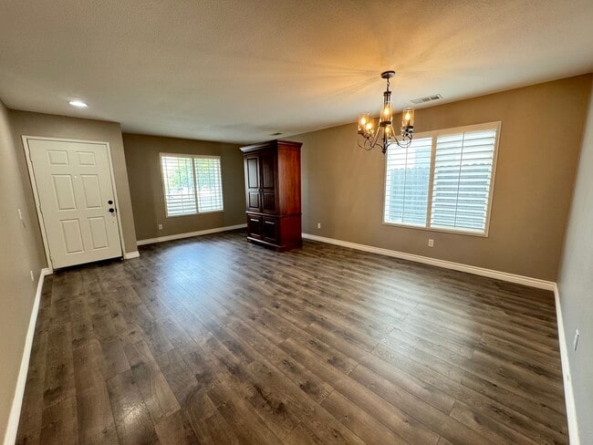 Building Photo - Calling All Military Families!!!Beautiful ...