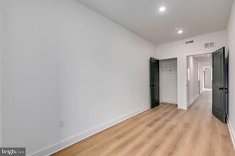 Building Photo - 1224 W Silver St