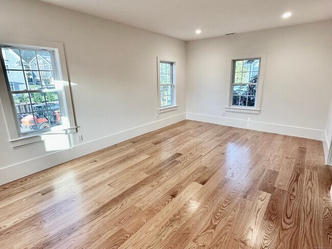 Building Photo - 2318 Mill Plain Rd