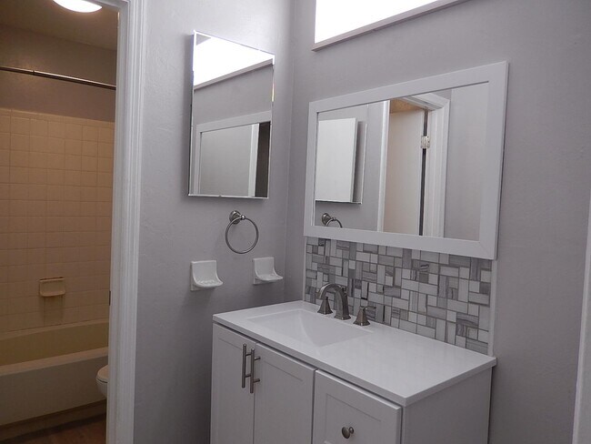 Building Photo - 520 Pasco Ct