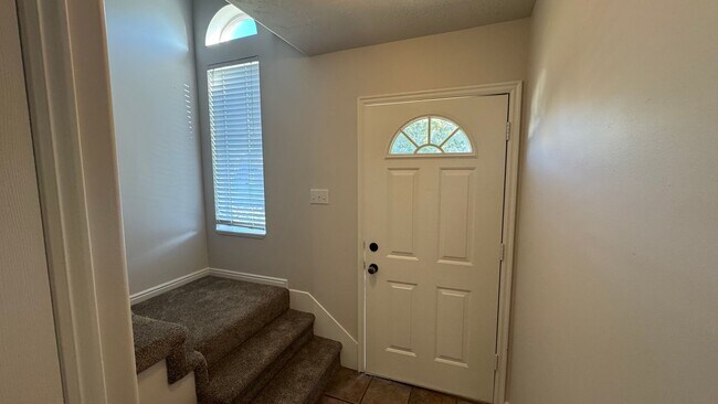 Building Photo - 3 Bedroom 2.5 Bath in West Jordan!