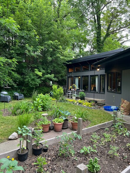 Building Photo - 1771 Brookside Dr
