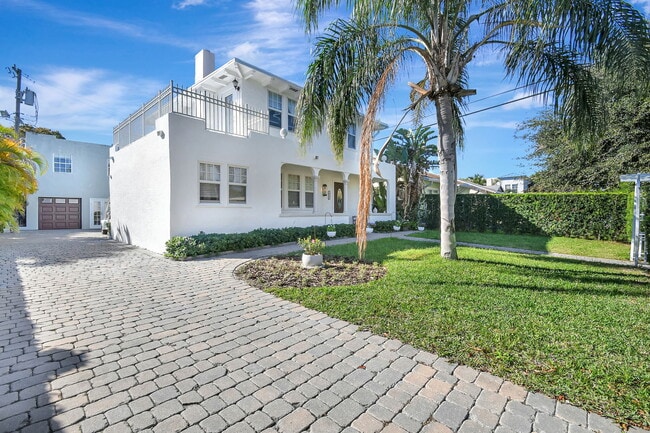 Building Photo - 412 El Prado