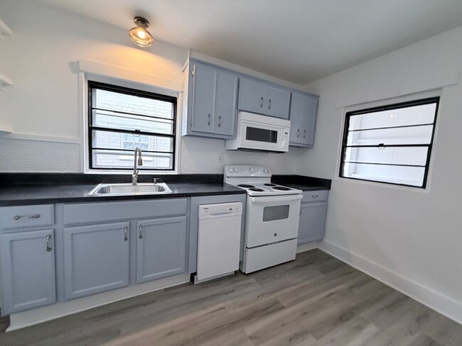 Building Photo - Now Available – Updated 2 Bedroom Apartment in Cullman!