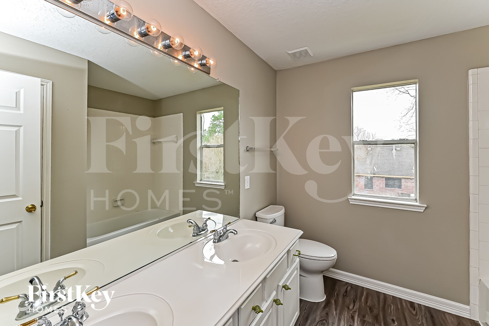 Building Photo - 18810 Summer Anne Dr