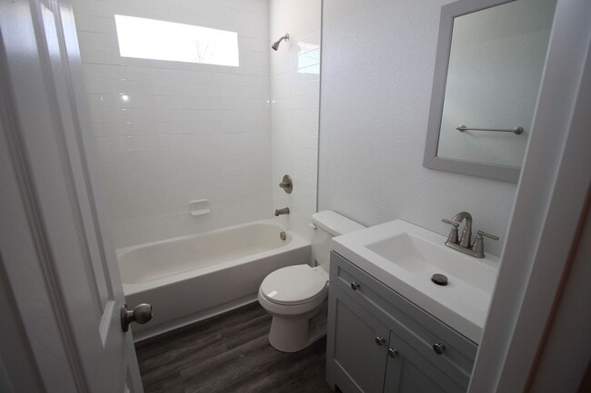 Building Photo - Brand new 3bdr 3bath duplex walking distan...