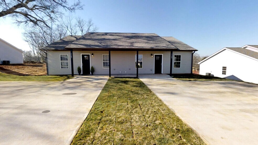 Building Photo - 1137 Bishop Rd