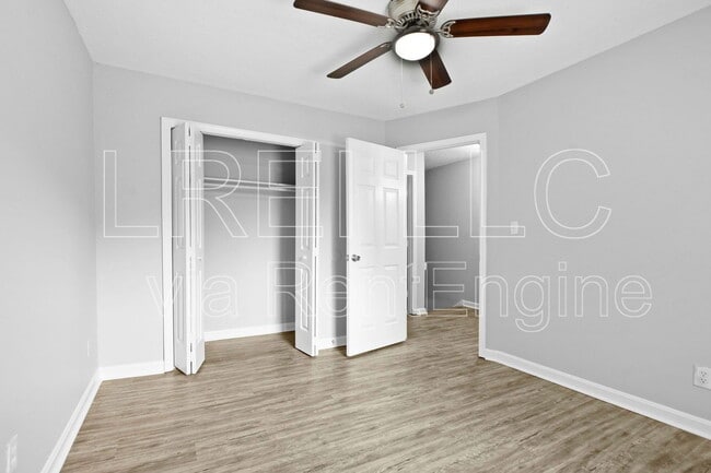 Building Photo - 3400 Clingstone Way